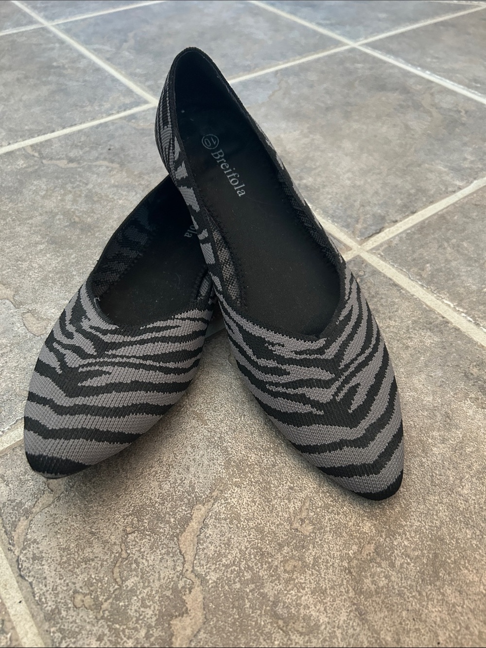 Women's Black & Gray Zebra Knit Pointed Flats